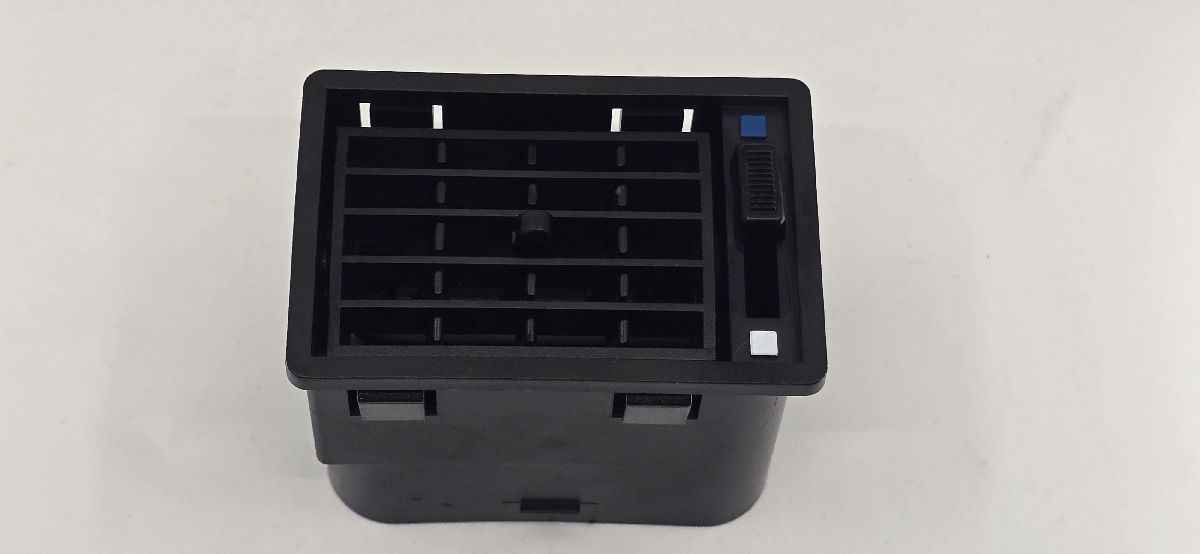 Ausblasdüse Fahrerplatz schwarz